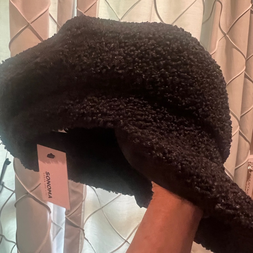 Sonoma Midnight Black Knit women’s Cozy Fleece Cap NWT Smoke Free Home